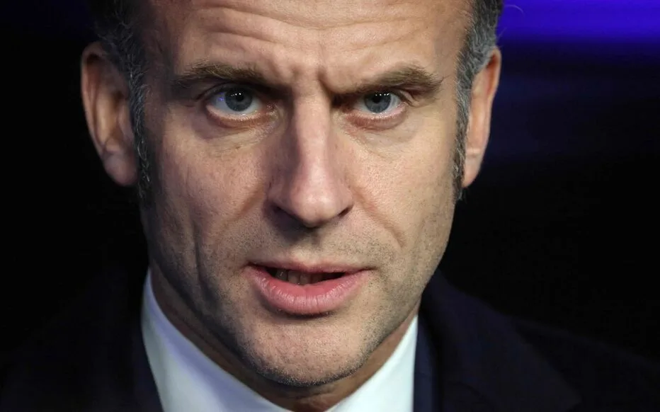 Emmanuel Macron classe La France Insoumise à l'extrême-gauche et met en garde contre les propos antisémites