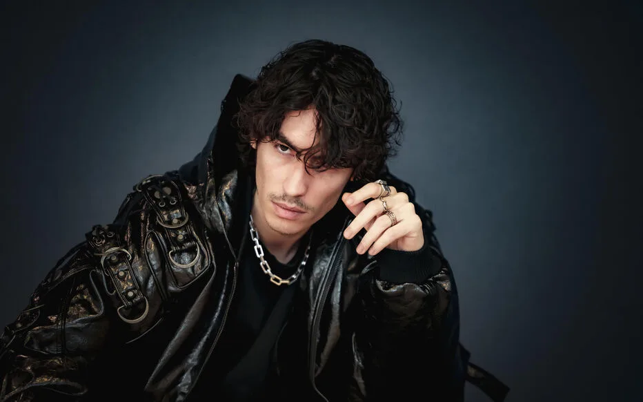 La montée en puissance de Yuston XIII : Liam, l'artiste à double culture