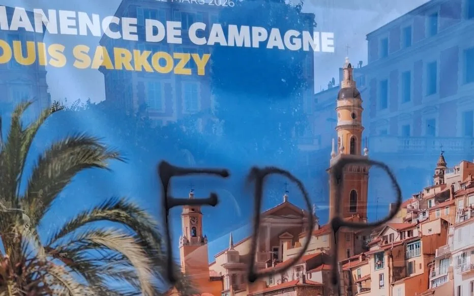 Louis Sarkozy, cible de tags vandalisants, menace de porter plainte