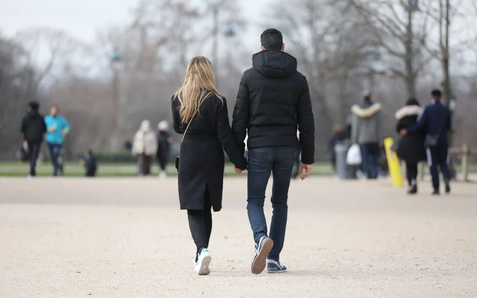 Les rôles de genre traditionnels persistent chez les jeunes : une étude troublante