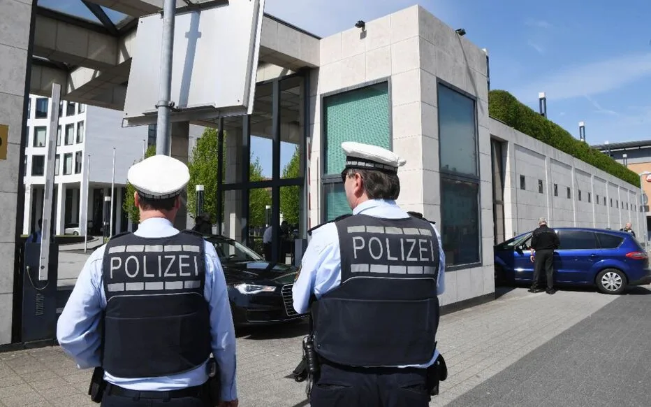 L'audacieux vol d'un adolescent allemand : un voyage inattendu pour impressionner sa petite amie