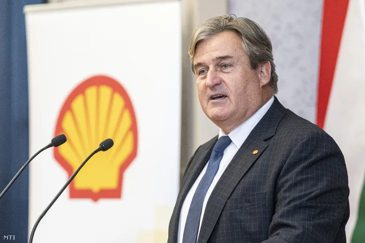 István Kapisany, l'ancien vice-président de Shell, devient un leader économique controversé
