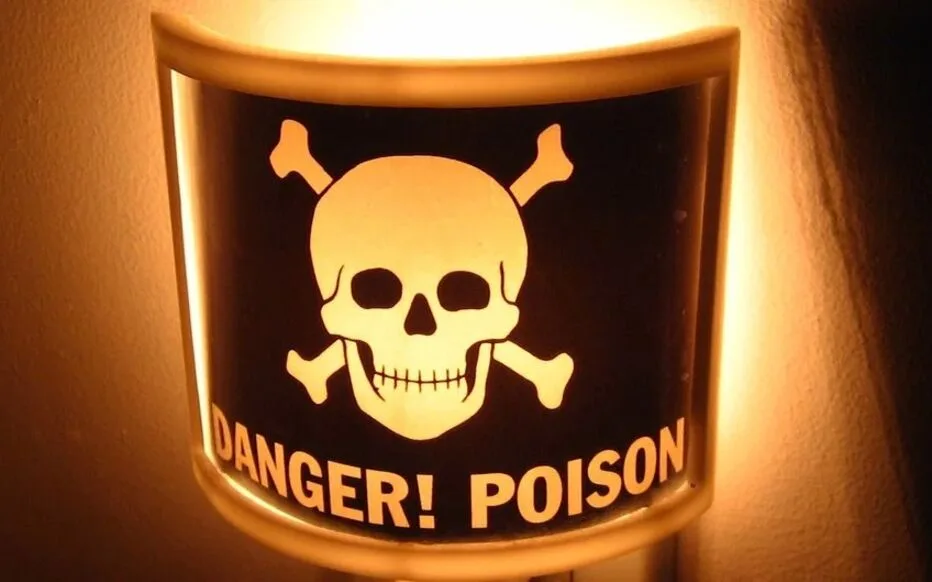 La conspiration mortelle : une fille et sa mère empoisonnent leur amant et sa voiture