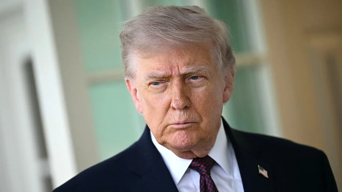 Franklin Graham Defends Trump: No Religious Symbole in Image.