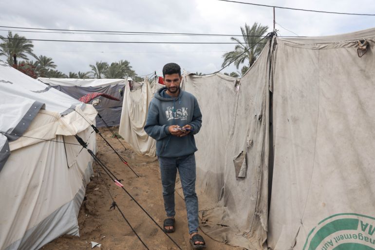 Gaza families rely on phone lamps as war destroys power grid.
