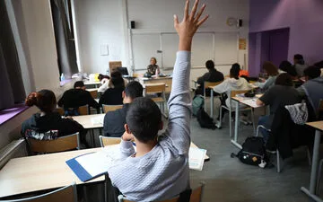 Meta Creates AI Clone of Mark Zuckerberg: A Virtual Boss?