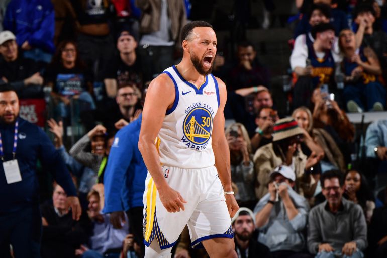 Stephen Curry leads Warriors past Clippers to secure eighth seed