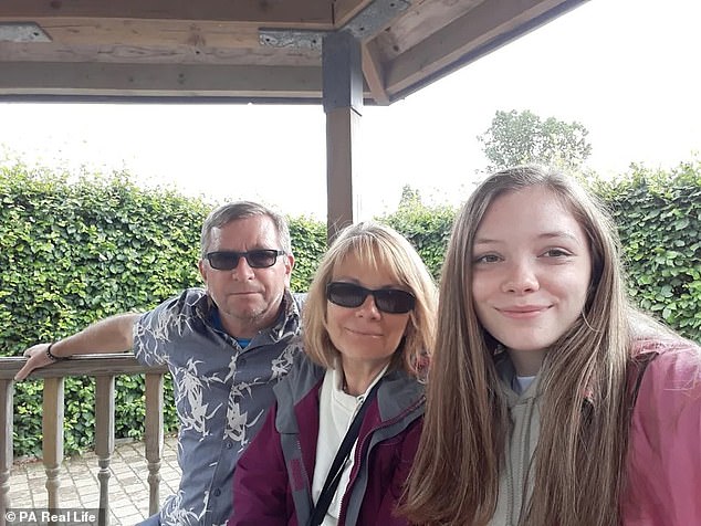 Wife reveals warning signs her husband missed before early-onset Alzheimer's diagnosis