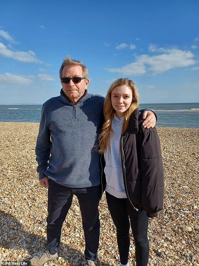 Wife reveals warning signs her husband missed before early-onset Alzheimer's diagnosis