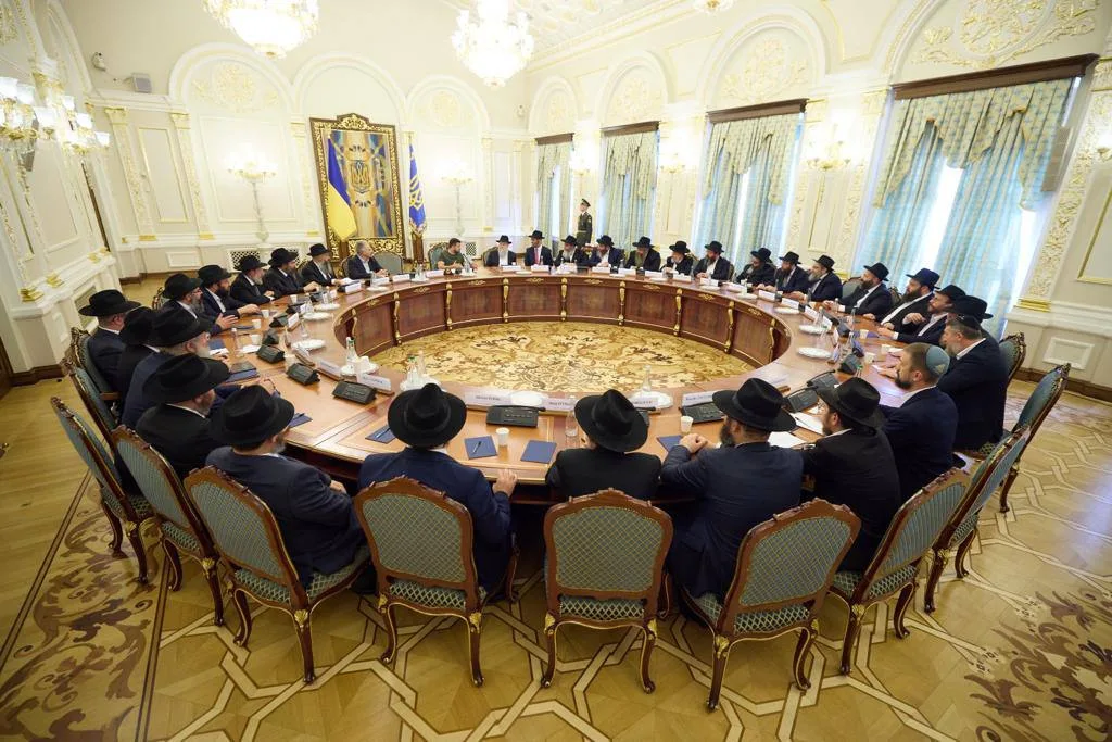 Zelenskyy demande 20 milliards de dollars à l'OTAN alors que l'Ukraine recule