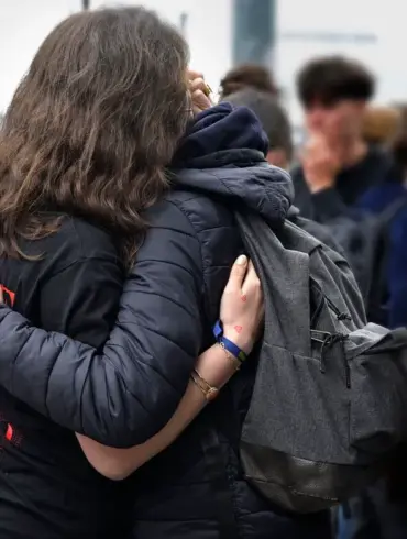 Adolescent déguisé en pirate, il entre dans un lycée avec une arme et un couteau