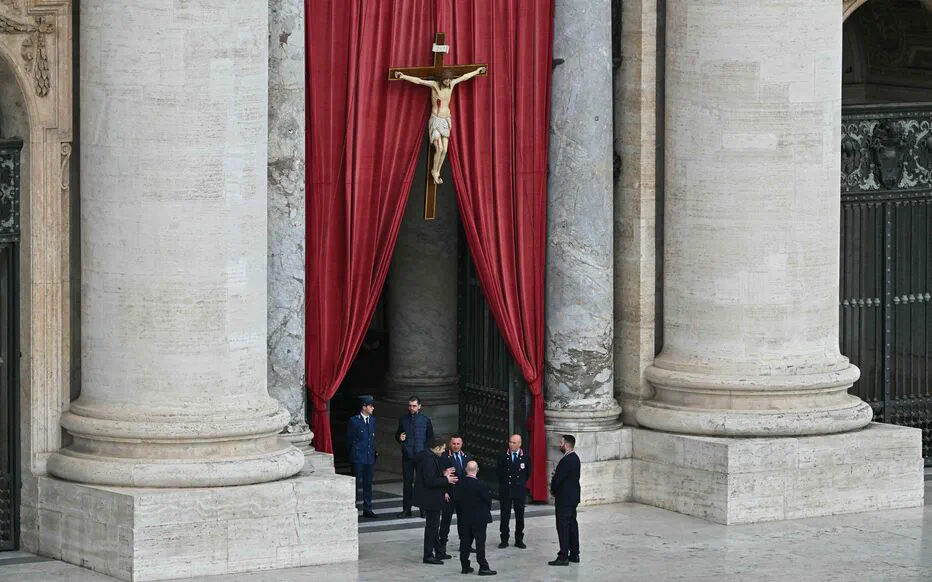 Cinquante dirigeants mondiaux honorent la mémoire du pape François au Vatican