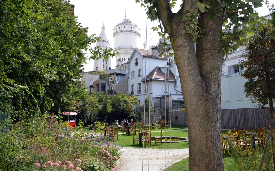Découvrez les jardins cachés de Paris pour une escapade printanière