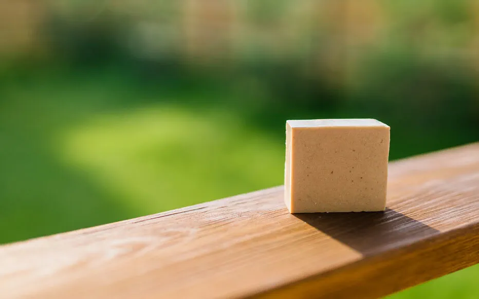 Défoquer les animaux indésirables avec le savon suspendu