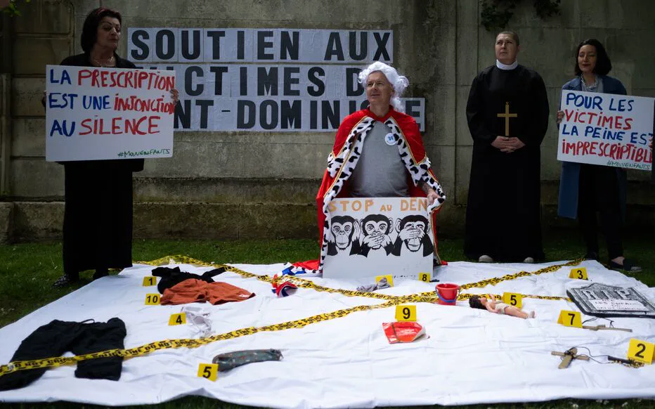 Des parents en colère manifestent contre les abus sexuels dans les écoles