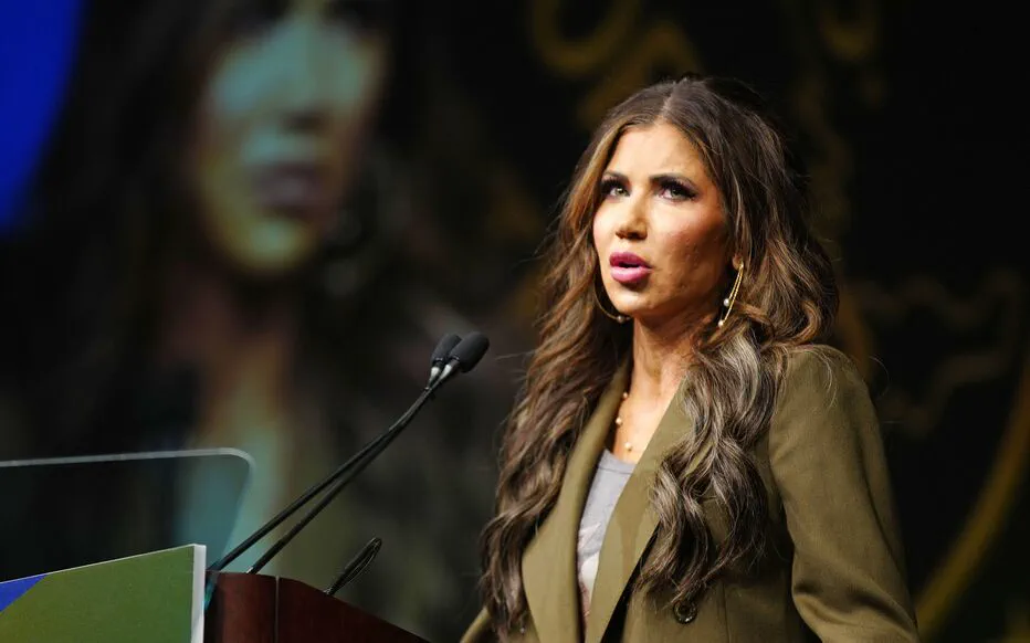 Faille de sécurité impliquant Kristi Noem : vol de sac à main soulevant des inquiétudes