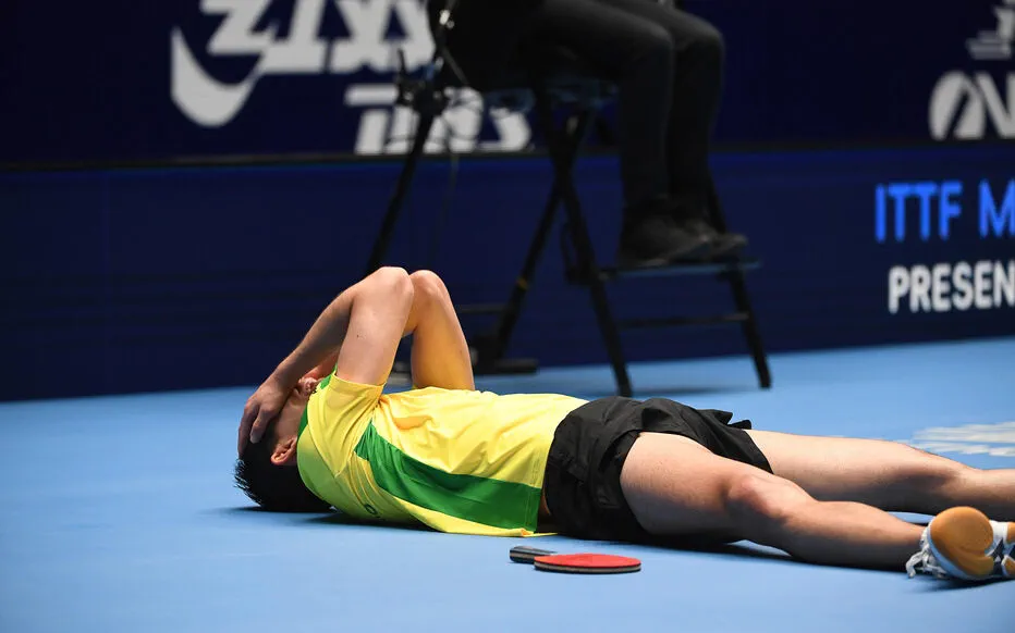 Hugo Calderano, l'espoir brésilien de tennis de table, bat le champion chinois et remporte la Coupe du monde