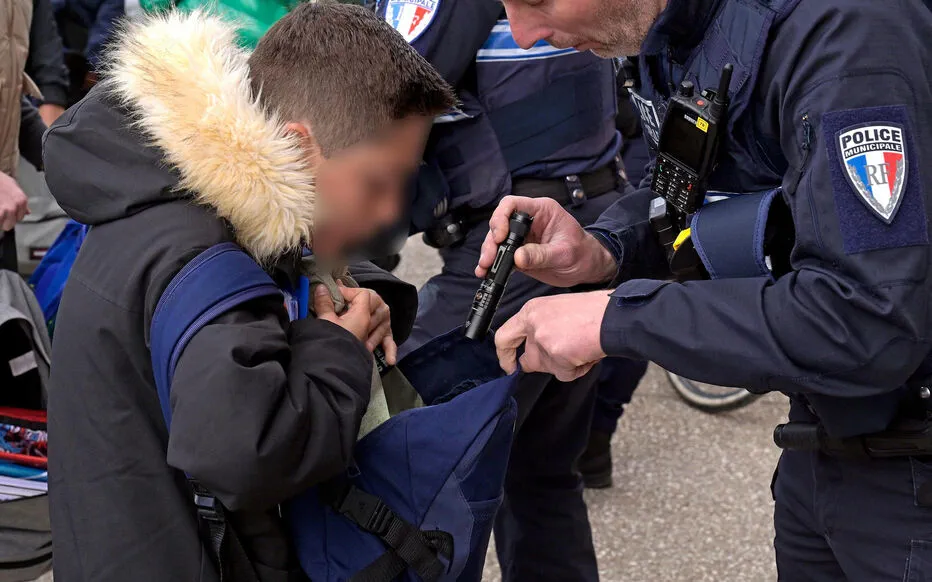 Intensification des contrôles près des écoles après un incident violent
