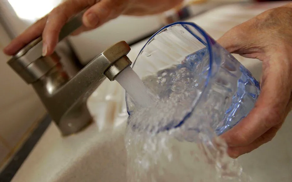 Interdiction de consommation d'eau pour les personnes sensibles dans plusieurs communes près de l'aéroport de Bâle-Mulhouse
