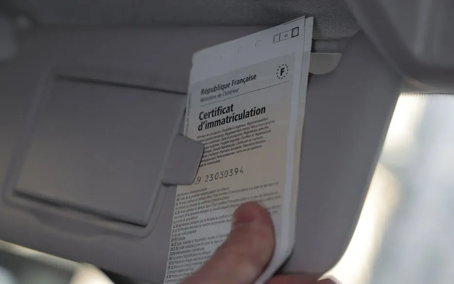 La fin des avantages des voitures électriques en France : quelles conséquences ?