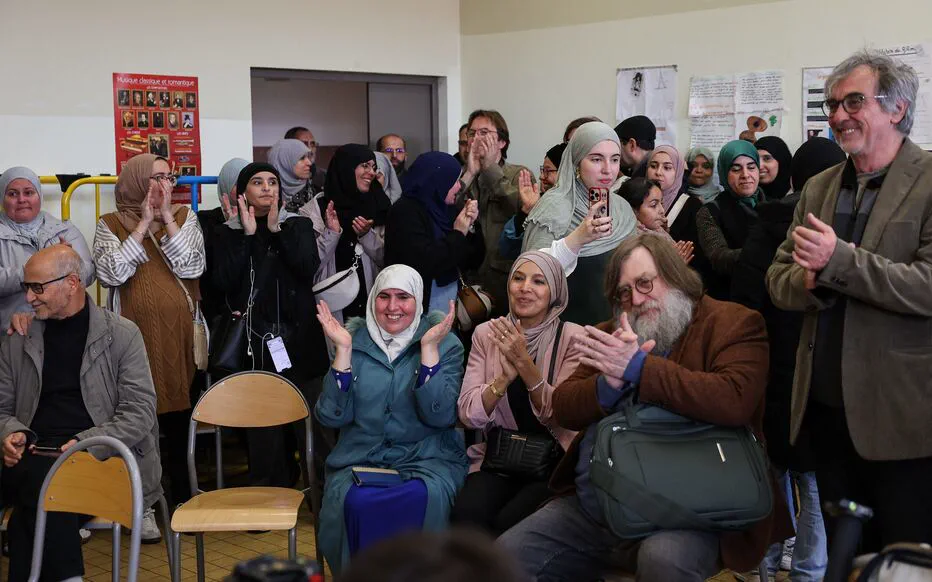 La joie au lycée Averroès après la restauration de leur contrat d'association