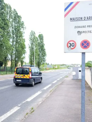 Le village des hors-la-loi : Fleury, un univers carcéral isolé