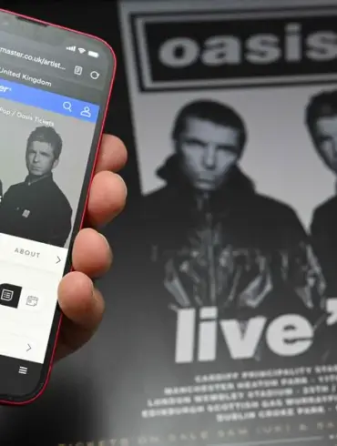 Les fans d'Oasis perdent des millions de livres dans des escroqueries sur les réseaux sociaux