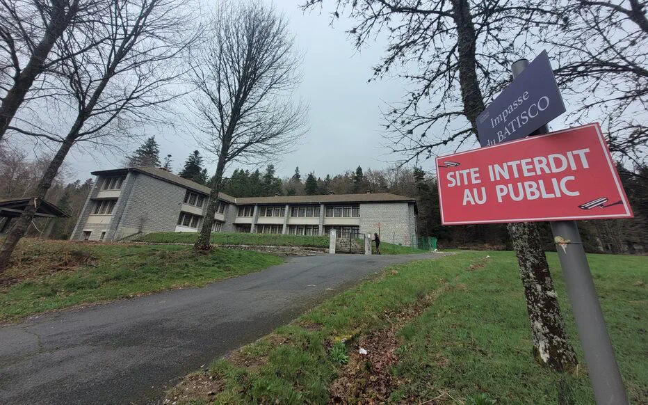Les vidéos sinistres du collège Cévenol révèlent un sombre secret