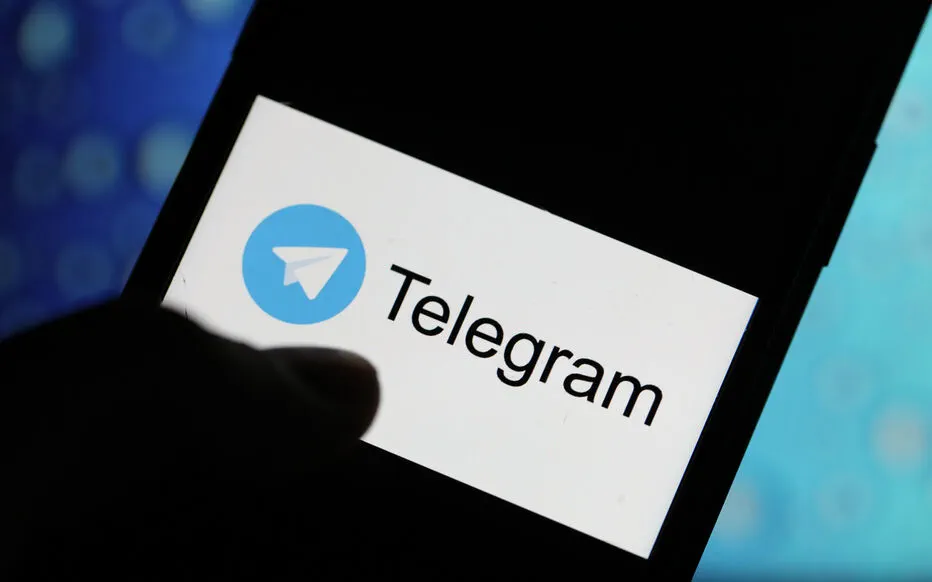 Macron promet une réponse ferme aux attaques contre les prisons