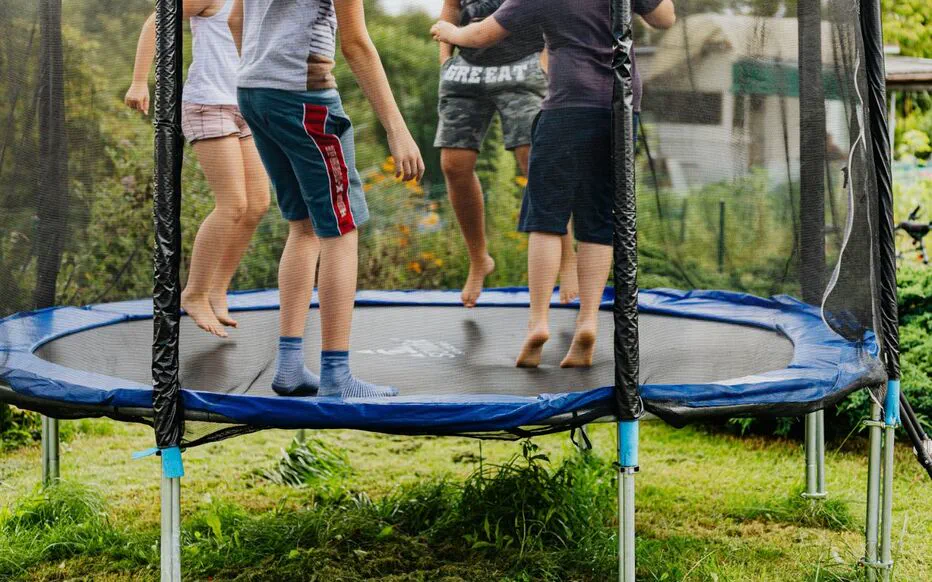 Trampoline imperméable ORYXEARTH pour des moments de rire et d'aventure en famille