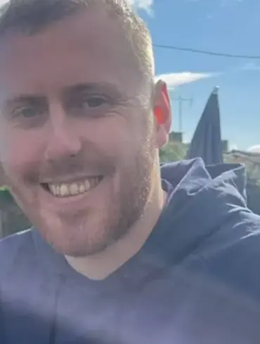 Un Britannique décède tragiquement lors de son enterrement de vie de garçon en Espagne