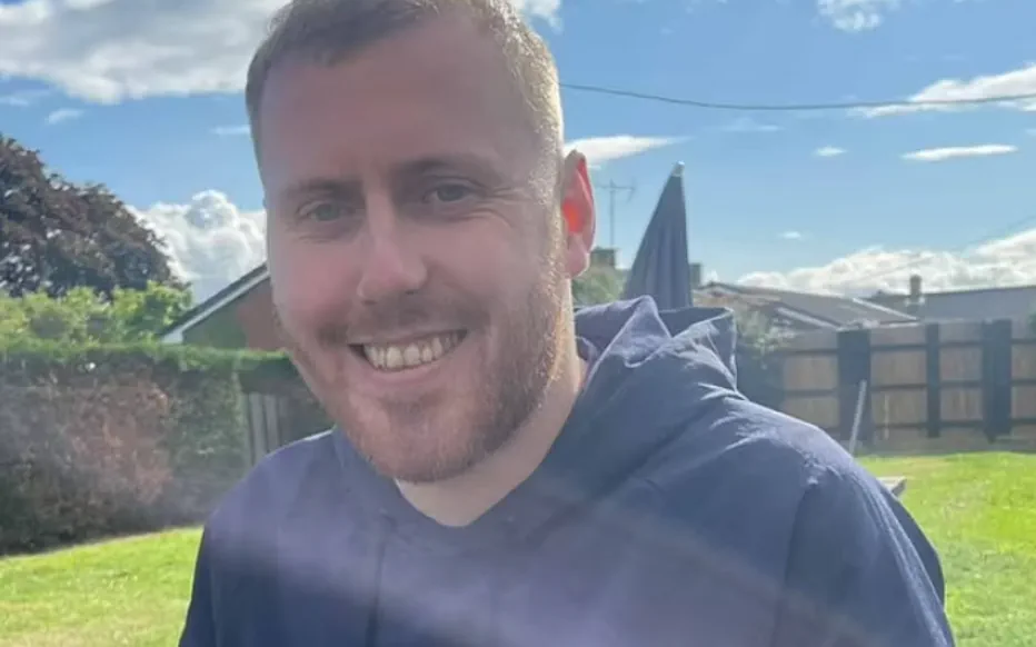 Un Britannique décède tragiquement lors de son enterrement de vie de garçon en Espagne