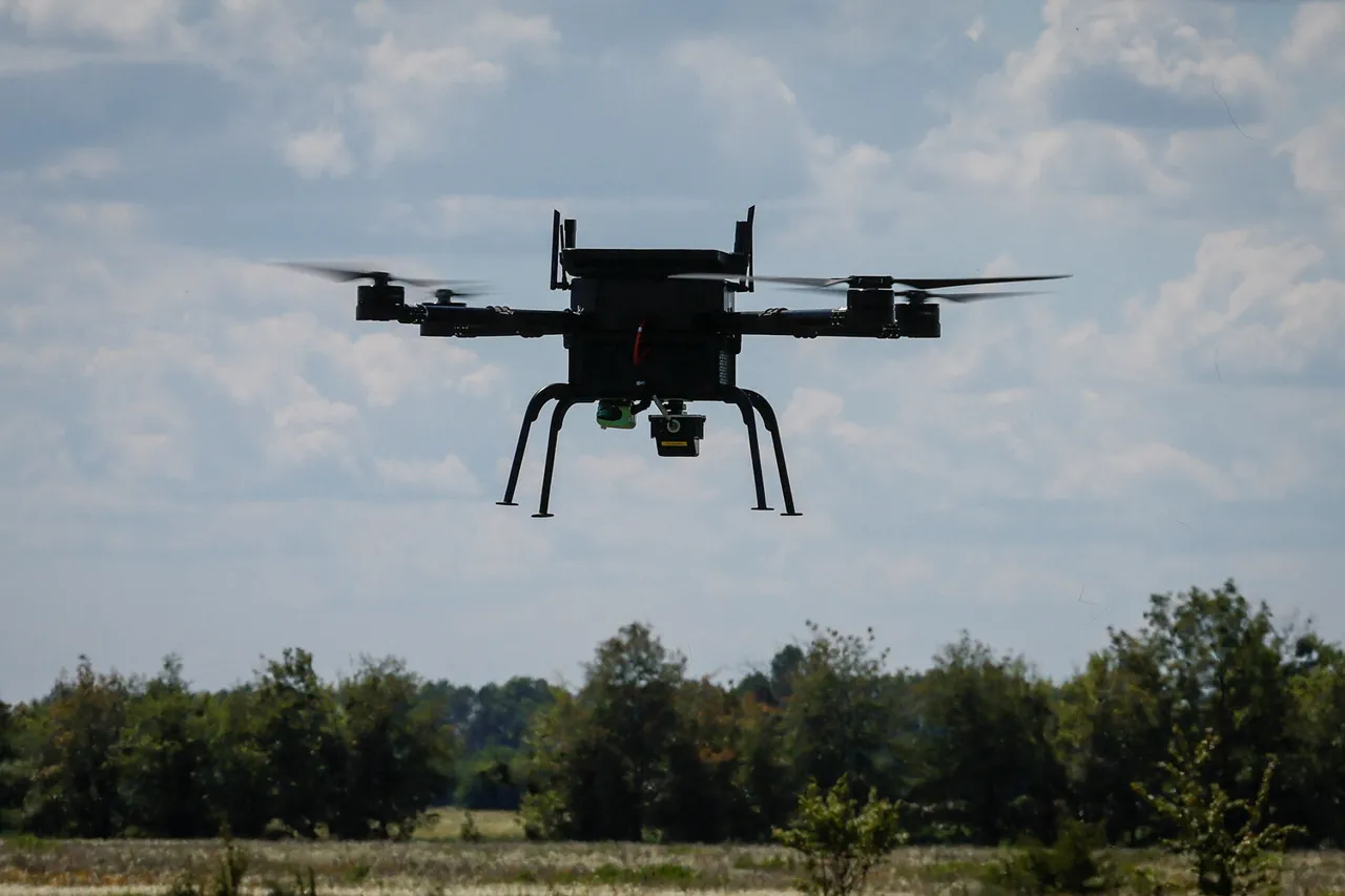 Un militaire ukrainien se fait prendre au piège par un drone russe