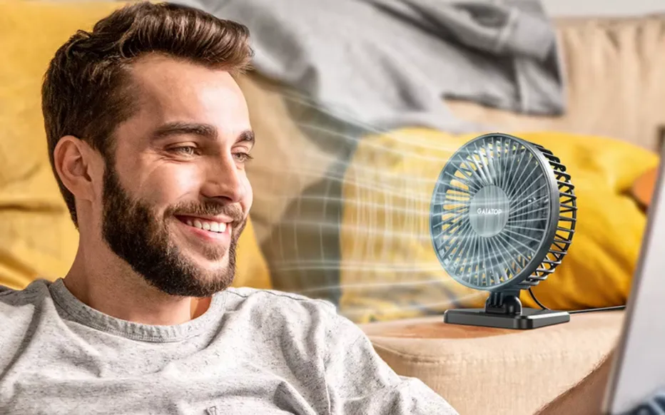 Un mini-ventilateur de bureau pour se rafraîchir confortablement