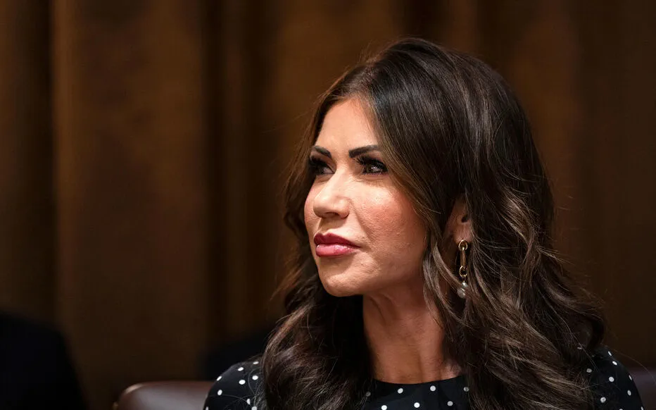 Une série de vols de sacs à main ébranle Washington : la secrétaire à la Sécurité intérieure, Kristi Noem, en est la dernière victime