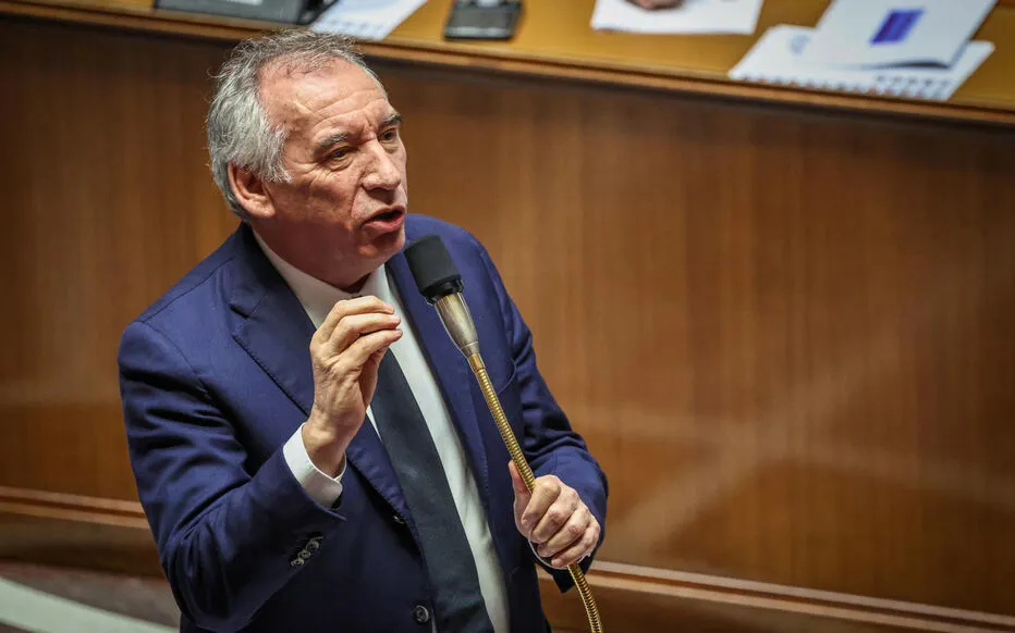 François Bayrou persiste à utiliser le terme « islamophobe » malgré les controverses
