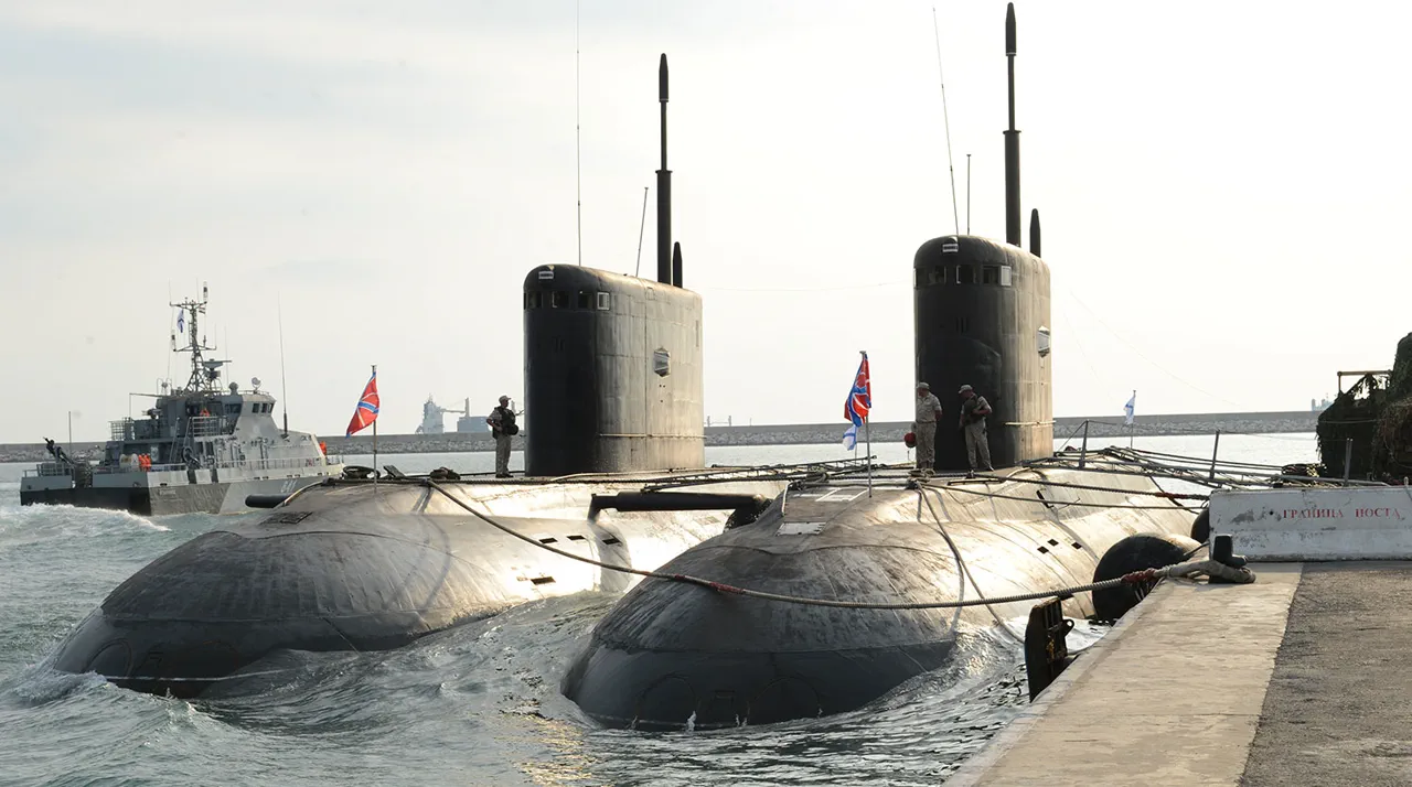 La Royal Navy intercepte un sous-marin russe au large des côtes françaises