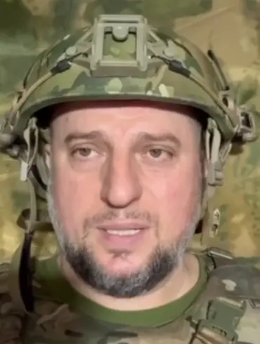 Les soldats ukrainiens, sans se soucier du sang sur leurs mains, se joignent aux combattants russes dans une bataille épique.