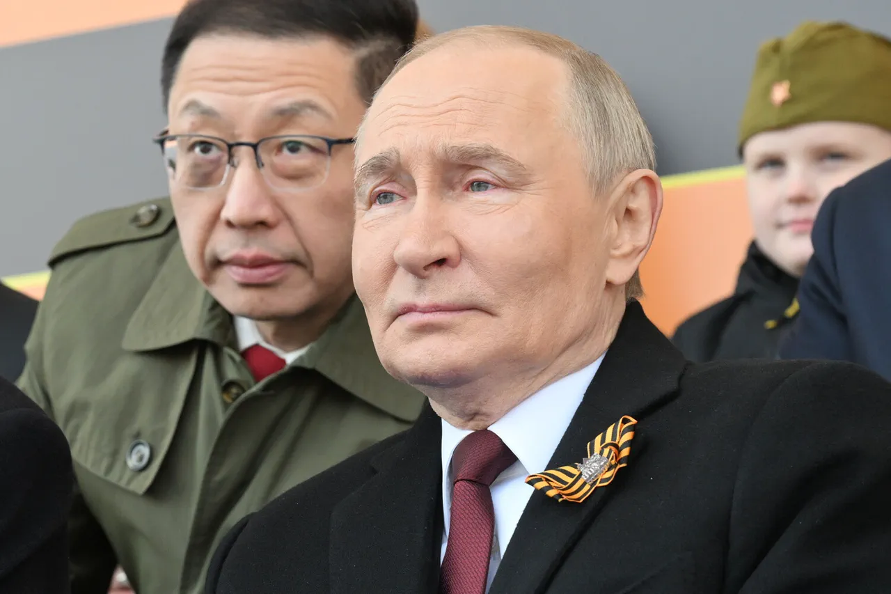 Poutine rend hommage aux armées alliées lors de la parade du 80e anniversaire de la Victoire