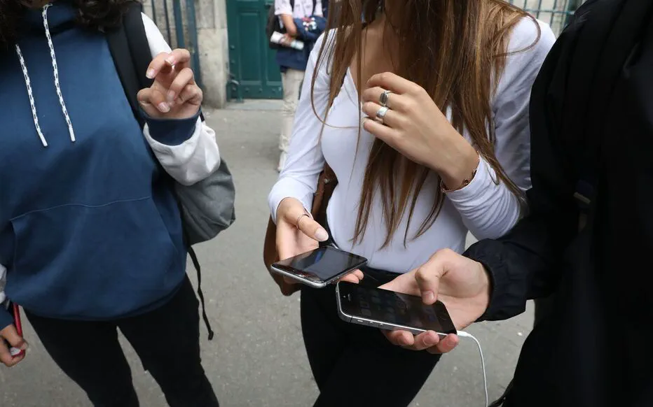 Une enseignante en justice pour avoir écrit ses propres menaces de mort