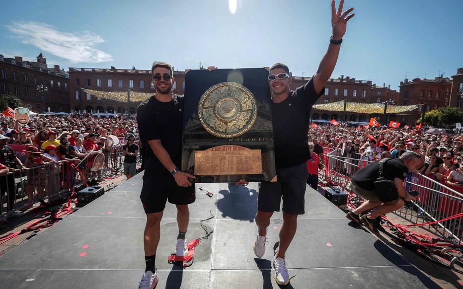 Des milliers de supporters du Stade Toulousain ont célébré leur victoire lors d'une manifestation colorée et enthousiaste.