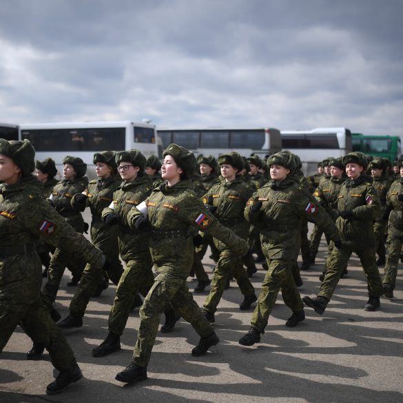 Le tribunal suprême russe reconnaît les droits sociaux des femmes et des mères au sein de l'armée