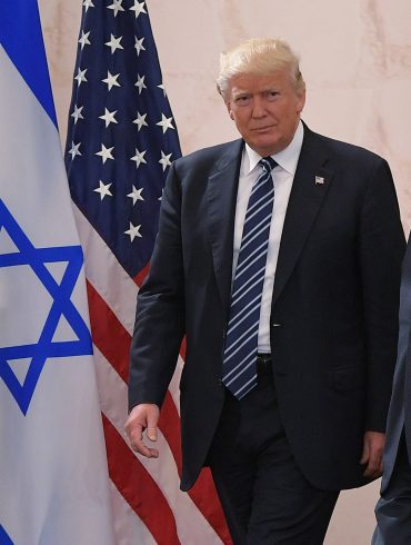 Les tensions entre Israël et l'Iran : une ligne de faille dans le sable pour les soutiens de Trump