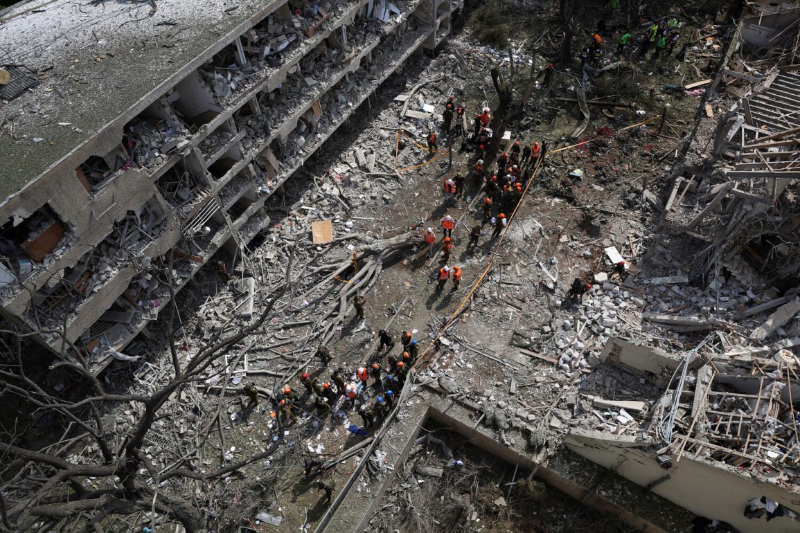 L'Iran lance des attaques contre Haïfa et Ramat David ; une trêve avec Israël est annoncée par Trump