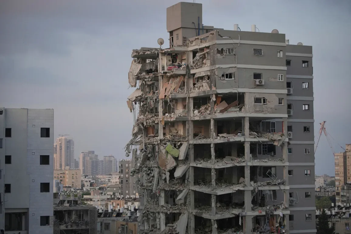 L'Iran lance une attaque avec une nouvelle arme avancée contre des villes israéliennes