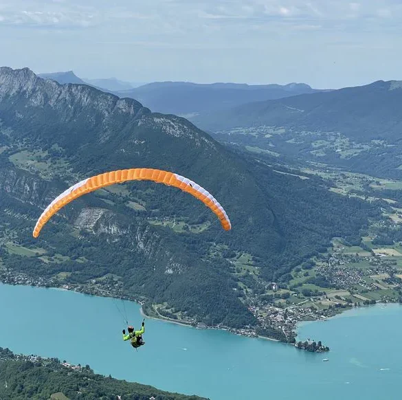 Parachute en feu : un accident tragique en Haute-Savoie
