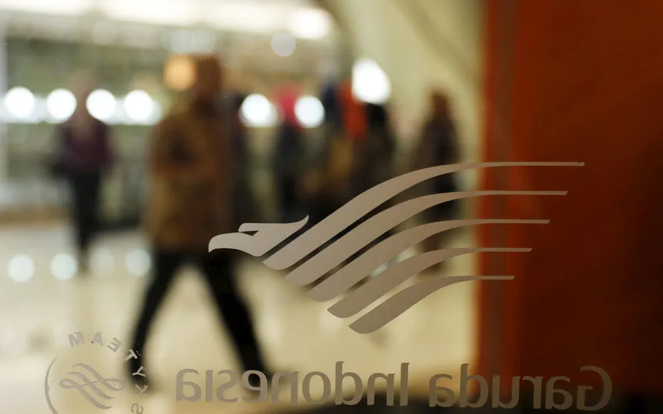 Un incident de vol provoque une controverse impliquant Garuda Indonesia et un passager inquiété.