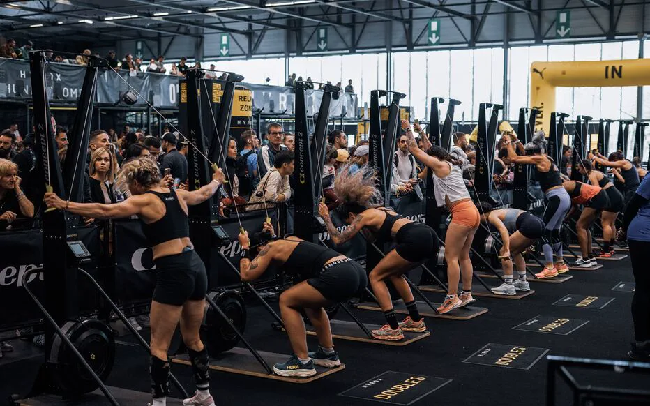 Un père de famille se prépare pour une course à pied en plein été