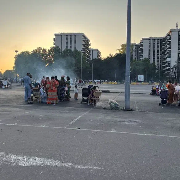 Un pique-nique en famille sous un soleil délicieux
