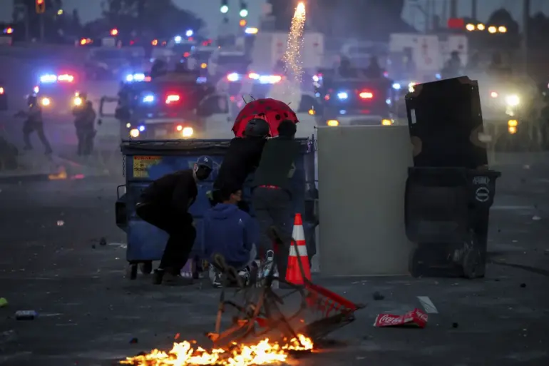 Une balle dans la jambe pour le photographe Nick Stern lors d'une manifestation à Los Angeles
